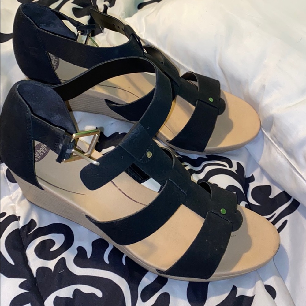 Black and brown wedges